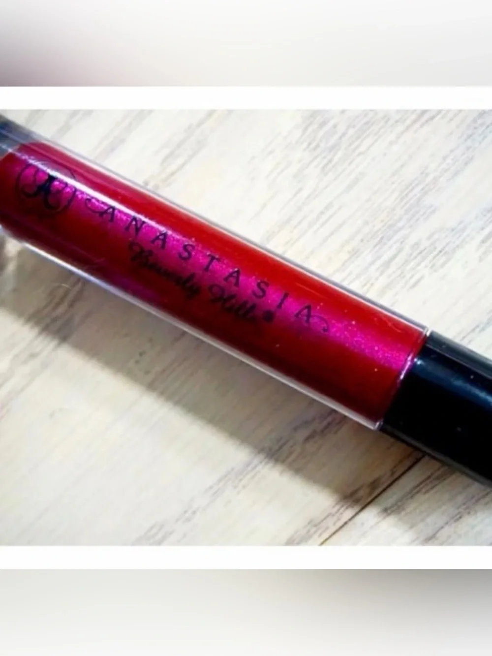 2 Anastasia Beverly Hills Bundle Lipglosses in Socialite and Venom & a lip case